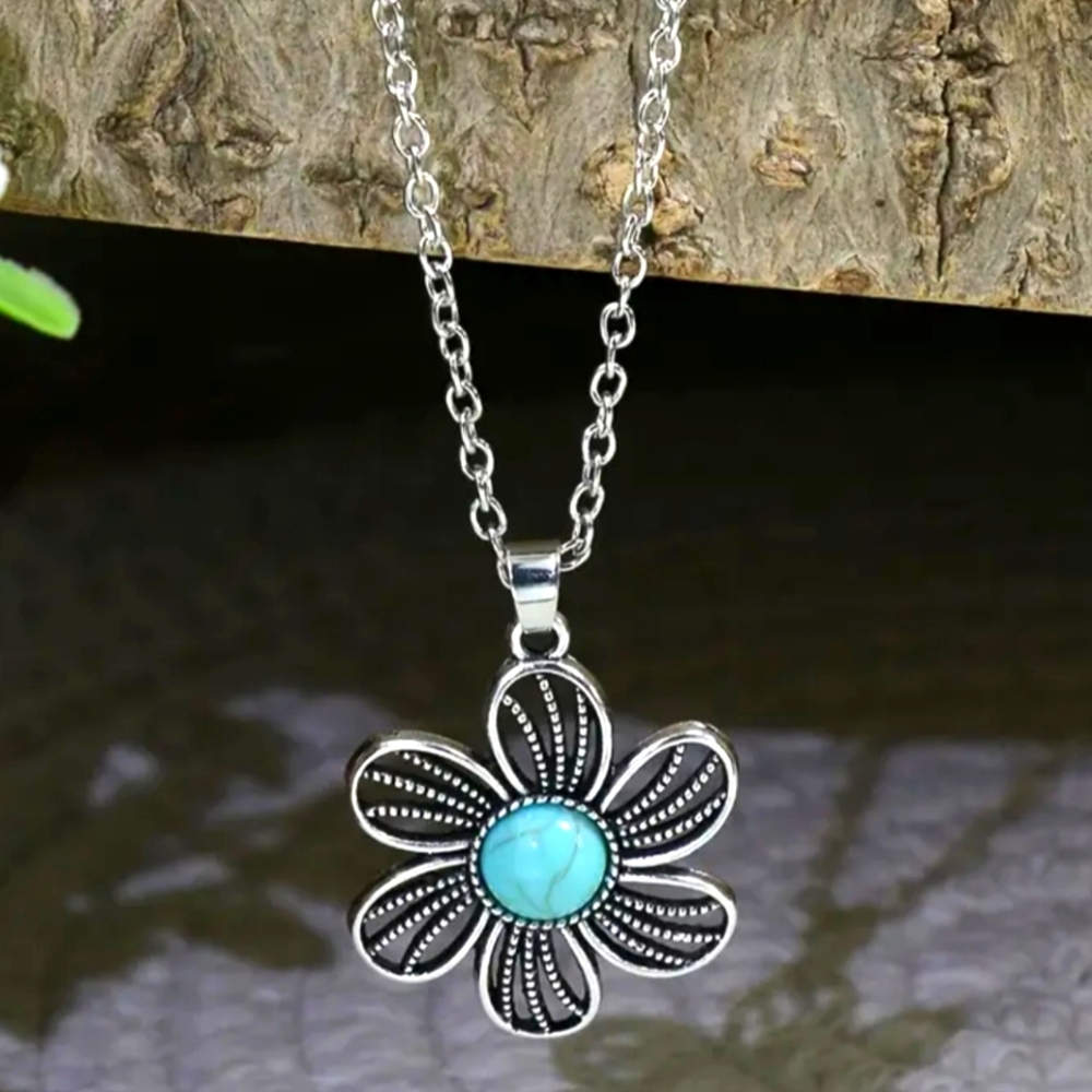 Boho  Flower Necklace  SIMULATED Turquoise Beautiful Lattice.
